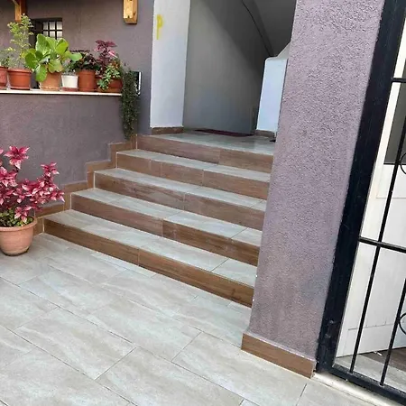 Lovely One Bedroom Flat In 1 *